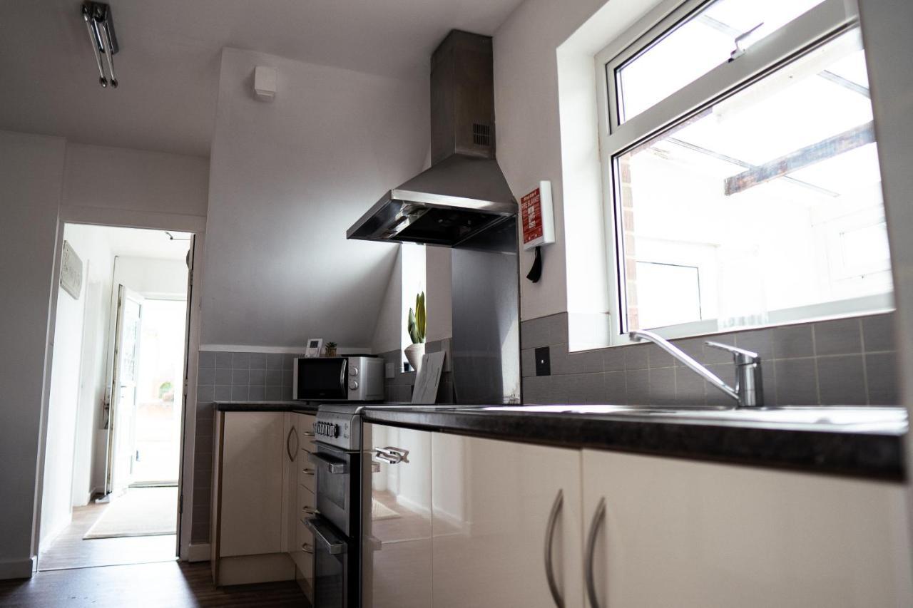 Large 4 Bedroomproperty Driveway And 3 Bathrooms Burton Latimer Zewnętrze zdjęcie