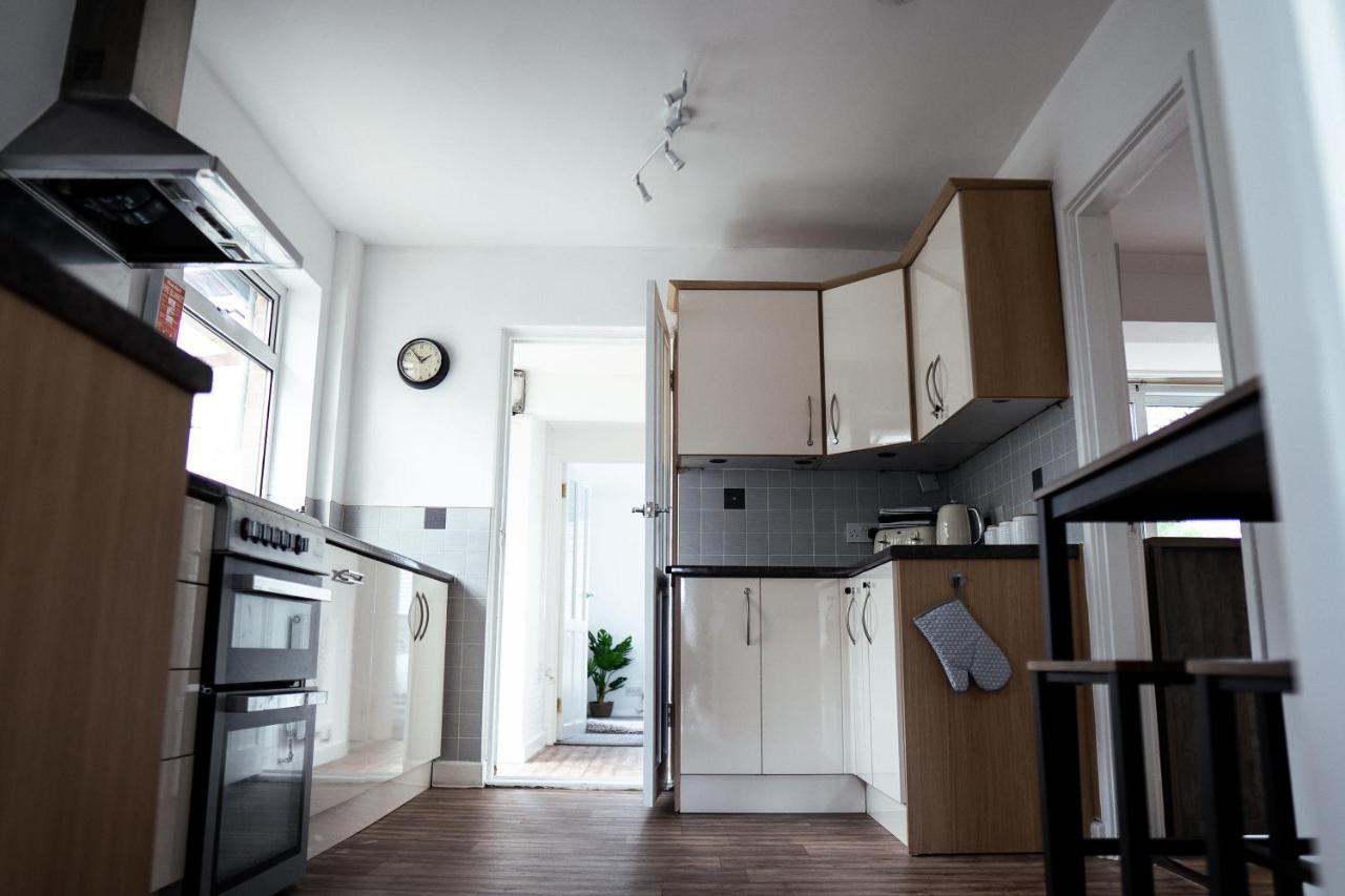 Large 4 Bedroomproperty Driveway And 3 Bathrooms Burton Latimer Zewnętrze zdjęcie
